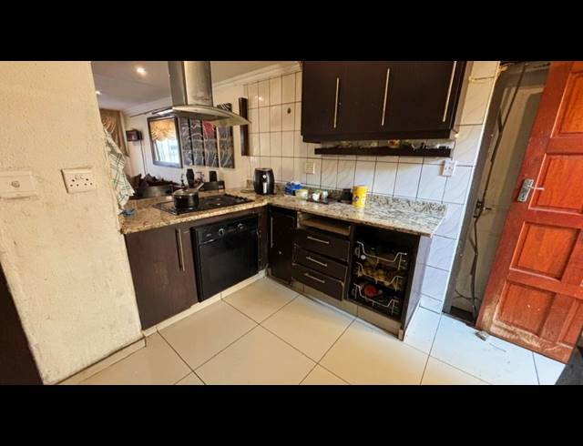 4 BEDROOM HOUSE FOR SALE IN BRACKENHURST